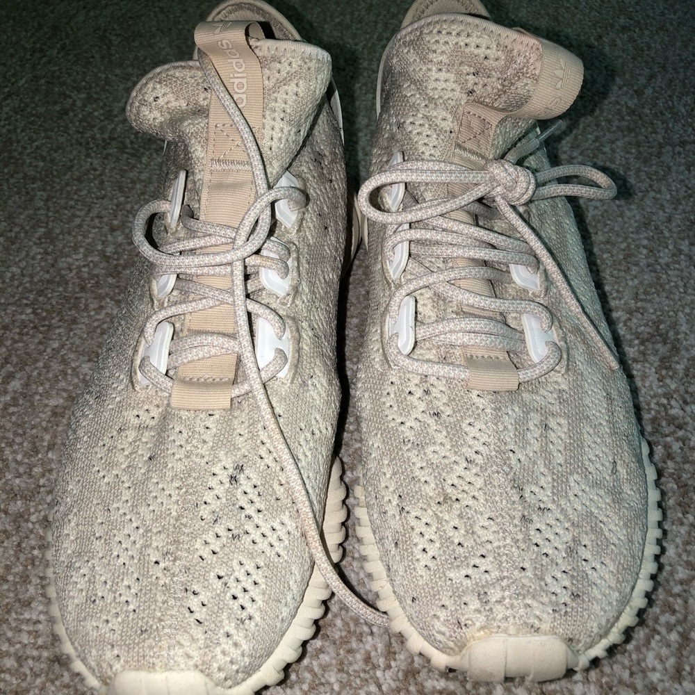 Adidas men’s 9.5 like new white shoe